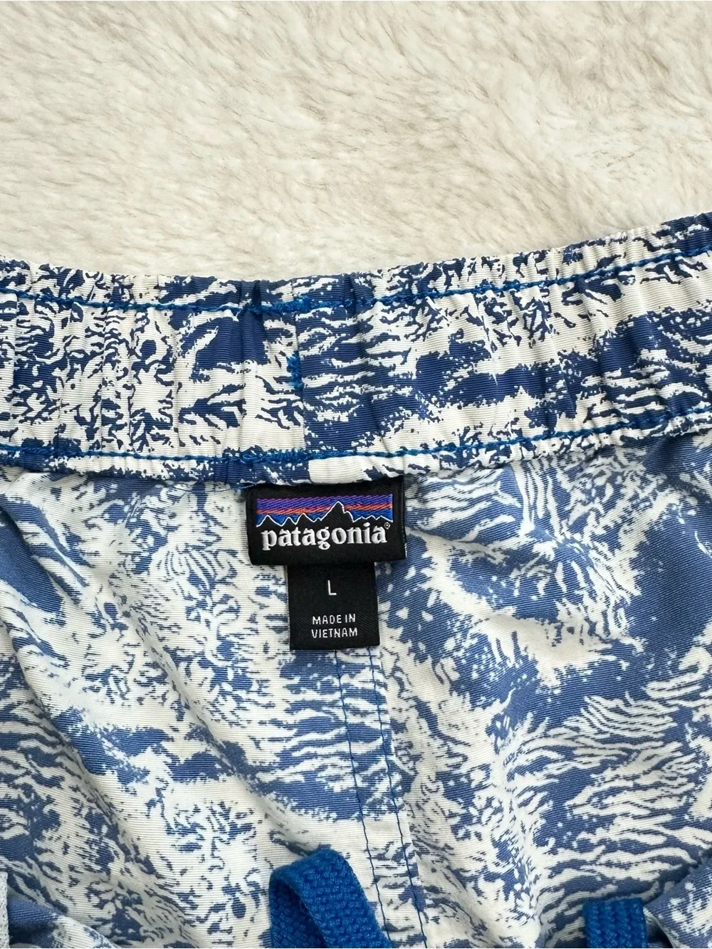 Patagonia Barely Baggies Shorts Crash Endless Blue Wave Print Large 57044